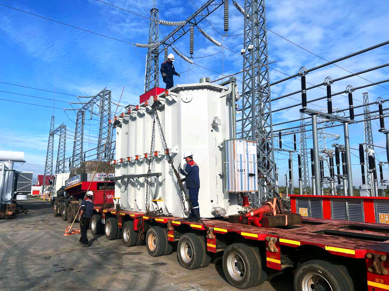 Battery energy storage transformer transport