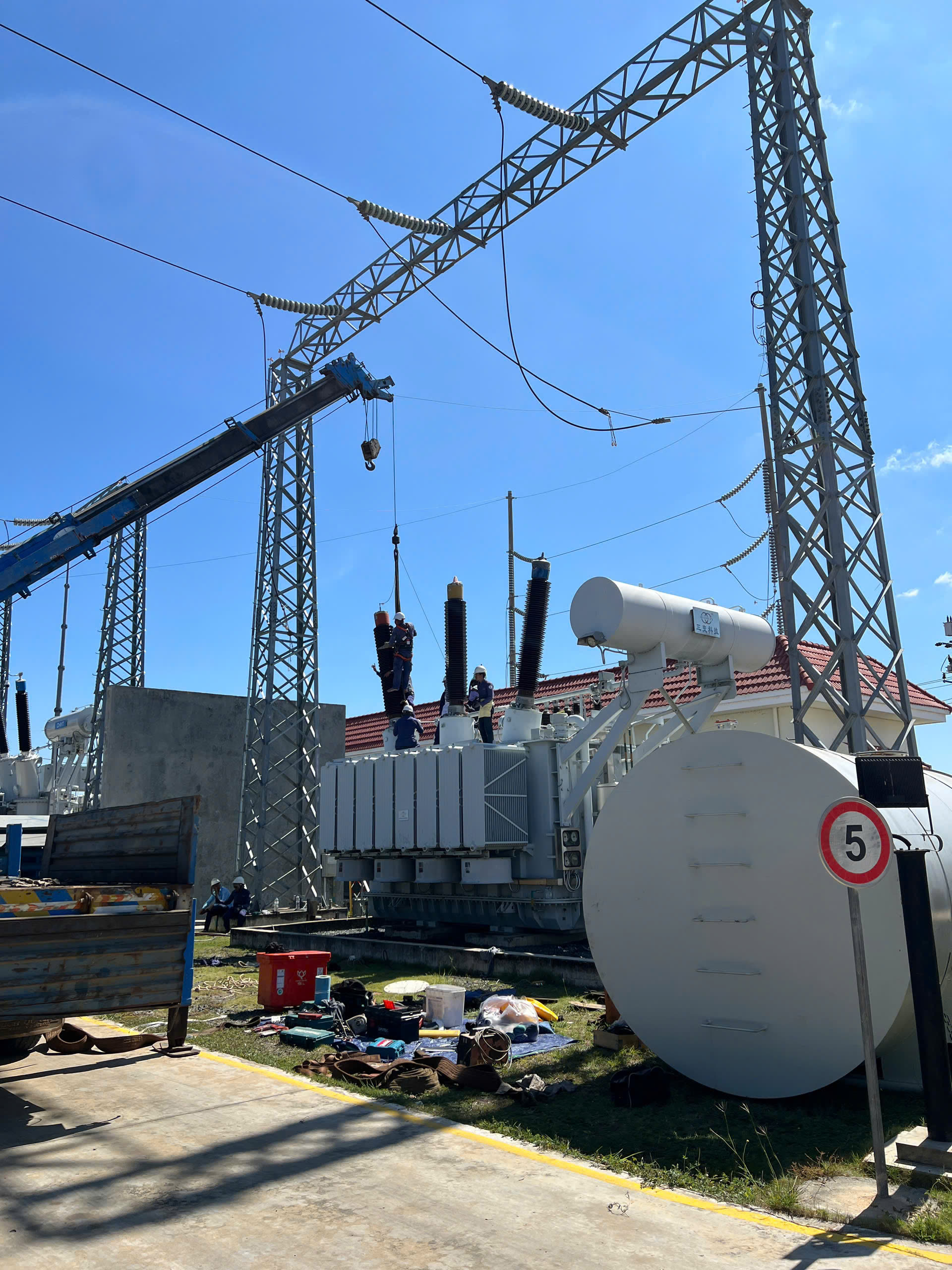 Transmission line construction